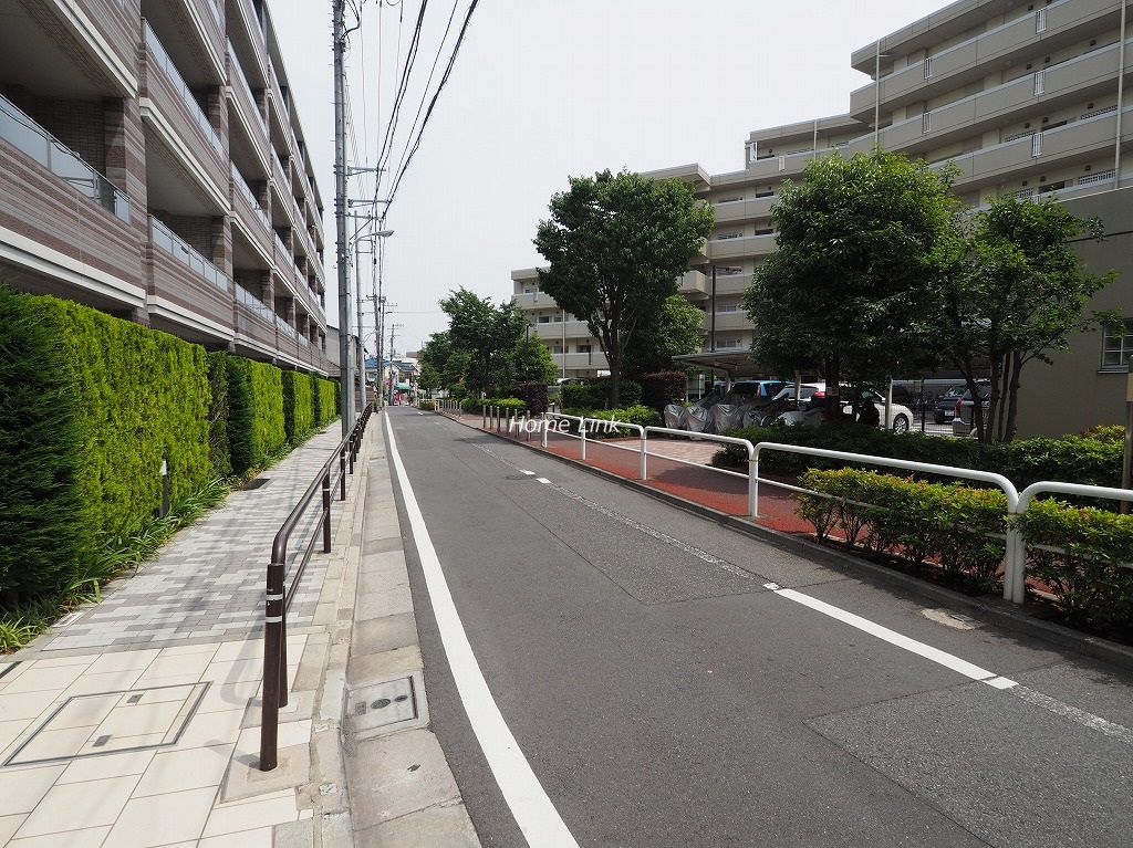 ライオンズときわ台レジデンス　前面道路